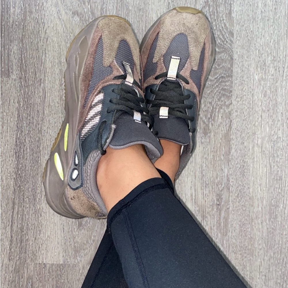 Yeezy 700 Mauve